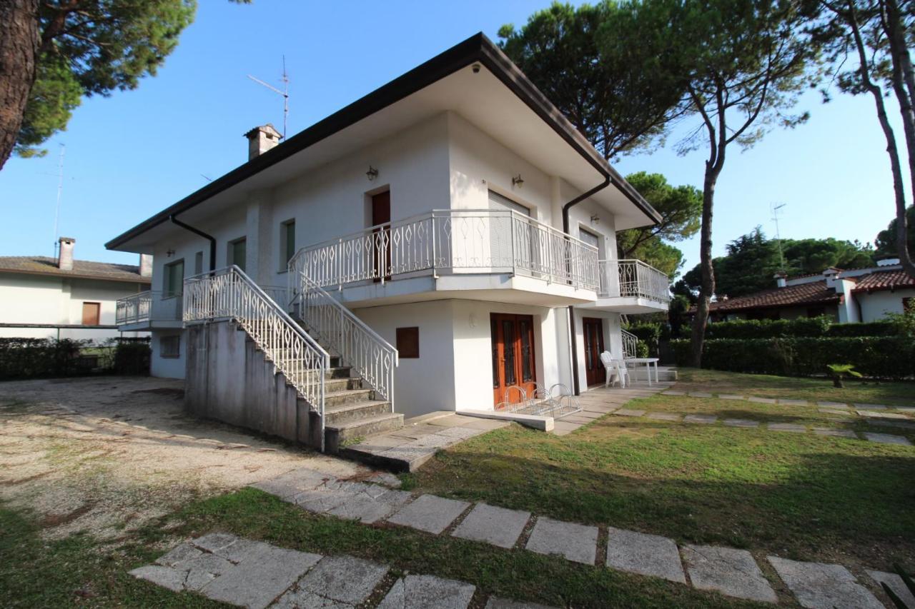 Villa Marisa Lignano Sabbiadoro Bagian luar foto